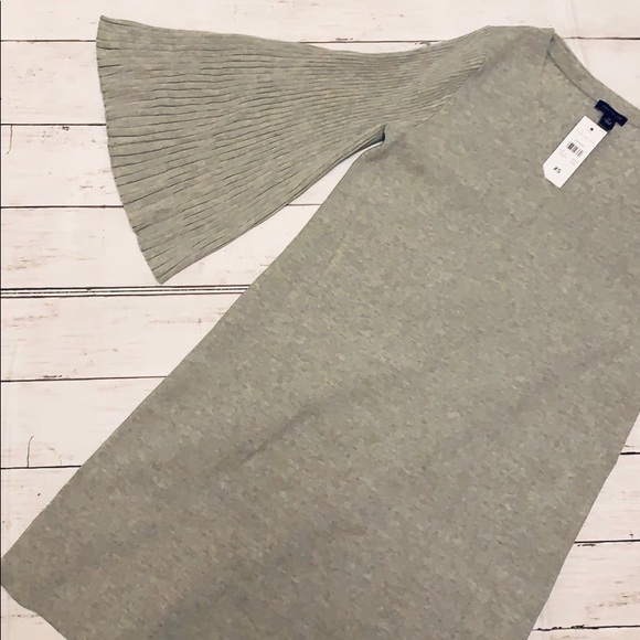 Pleated sleeve Ann Taylor dress - Picture 4 of 7